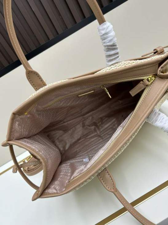 Picture of Prada Handbags _SKUfw187249096fw